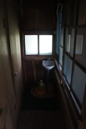 左手各ドア大小便所