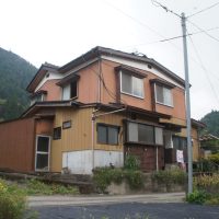 【No.082】お風呂に給湯器をつければ即入居可！収納スペースも二階も充実（磐戸地区）